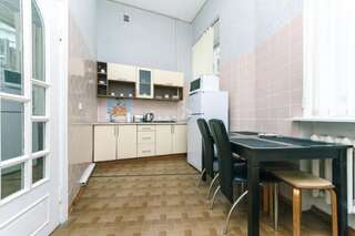 Апартаменты Be My Guest - Apartments for trips Киев Бюджетный номер-студио - Mykhailivska 24V-2
