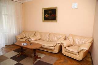 Апартаменты Be My Guest - Apartments for trips Киев Апартаменты с 2 спальнями и балконом - Костьольна, 6-1