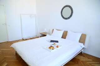 Апартаменты Be My Guest - Apartments for trips Киев Апартаменты с балконом - Михайловская улица 22А-1