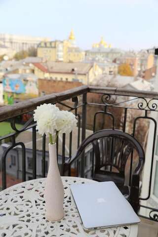 Апартаменты Be My Guest - Apartments for trips Киев Улучшенные апартаменты с 2 спальнями - Михайловский переулок 9А-2