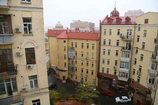Апартаменты Be My Guest - Apartments for trips Киев Апартаменты с 1 спальней и балконом - Михайловский переулок 9А-9