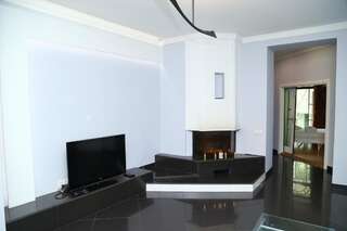 Апартаменты Be My Guest - Apartments for trips Киев Улучшенные апартаменты с 3 спальнями - ул. Шота Руставели, 20Б-2