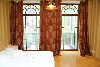 Апартаменты Be My Guest - Apartments for trips Киев Улучшенные апартаменты с 3 спальнями - ул. Шота Руставели, 20Б-7
