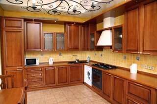 Апартаменты Be My Guest - Apartments for trips Киев Улучшенные апартаменты с 3 спальнями - ул. Шота Руставели, 20Б-10