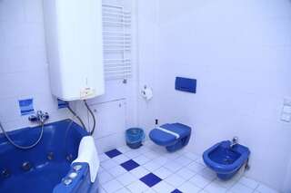 Апартаменты Be My Guest - Apartments for trips Киев Улучшенные апартаменты с 3 спальнями - ул. Шота Руставели, 20Б-15