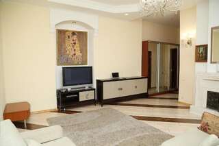 Апартаменты Be My Guest - Apartments for trips Киев Апартаменты с 3 спальнями в пентхаусе - Андреевский спуск, 2В-1