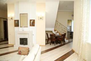 Апартаменты Be My Guest - Apartments for trips Киев Апартаменты с 3 спальнями в пентхаусе - Андреевский спуск, 2В-2