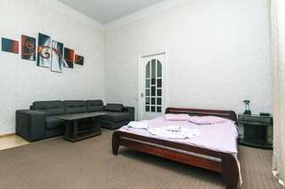 Апартаменты Be My Guest - Apartments for trips Киев Бюджетный номер-студио - Mykhailivska 24V-1